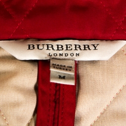 Pre Owned جاكيت بربري بأزرار أمامية مبطن بنمط ألماسي أحمر مقاس وسط (ميديوم)