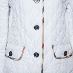 مملوكة مسبقًا جاكيت بربري بريت بأزرار أمامية مبطن نمط ألماسي الشكل أبيض مقاس وسط (ميديوم)