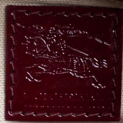 مملوكة مسبقًا حقيبة بربري قلب بيلغريم جلد لامعة وPVC عنابية