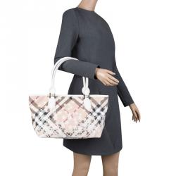 مملوكة مسبقًا Burberry Beige/White Nova Check Vinyl Nickie Stars Tote