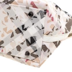 مملوكة مسبقًا Burberry Beige/White Nova Check Vinyl Nickie Stars Tote