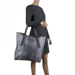مملوكة مسبقًا Burberry Grey Raffia Shopper Tote