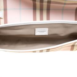 مملوكة مسبقًا حقيبة كلتش بربري حمالة معصم PVC كاروهات هاوس بيضاء