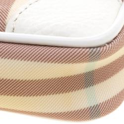 مملوكة مسبقًا حقيبة كلتش بربري حمالة معصم PVC كاروهات هاوس بيضاء