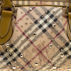 مملوكة مسبقًا حقيبة بربري مرصعة جلد وPVC كاروهات هايماركت بيج