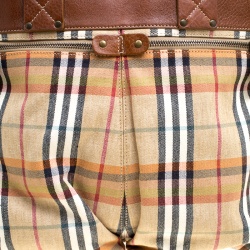 مملوكة مسبقًا حقيبة يد بربري جلد وكانفاس كاروهات هاوس بنية/ متعددة الألوان