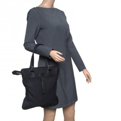 مملوكة مسبقًا حقيبة يد بربري قماش وجلد سوداء