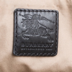 مملوكة مسبقًا حقيبة يد بربري ديابر جلد وPVC كاروهات هاوس سوداء/ بيج