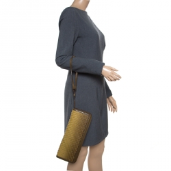 Pre Owned Burberry Yellow/Khaki Ombre Woven Pattern Leather Wristlet Clutch