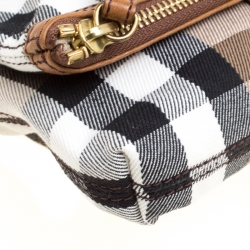 مملوكة مسبقًا حقيبة كلتش بربري حمالة معصم قابلة للطي جلد وقماش كاروهات هاوس بنية