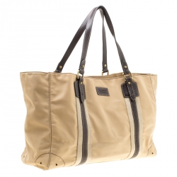 مملوكة مسبقًا حقيبة يد بربري جلد ونايلون بنية / بيج