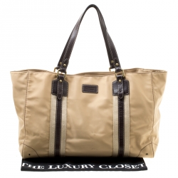 مملوكة مسبقًا حقيبة يد بربري جلد ونايلون بنية / بيج