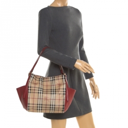 مملوكة مسبقًا Burberry Beige/Military Red Haymarket Check PVC Small Canterbury Tote