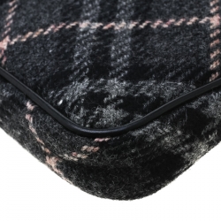 Pre Owned حقيبة كتف بربري صوف نوفاتشيك سوداء