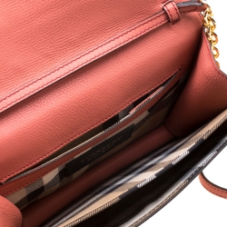 مملوكة مسبقًا حقيبة كروس بربري ماكين صغيرة جلد حمراء سيمون