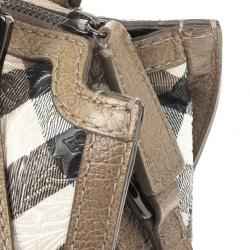 مملوكة مسبقًا Burberry Nova Check Floral Embossed Boston Satchel