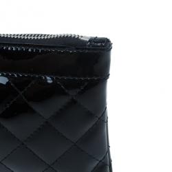 مملوكة مسبقًا Burberry Black Patent Leather Quilted Wrislet Clutch