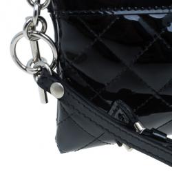 مملوكة مسبقًا Burberry Black Patent Leather Quilted Wrislet Clutch