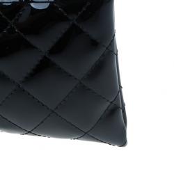مملوكة مسبقًا Burberry Black Patent Leather Quilted Wrislet Clutch
