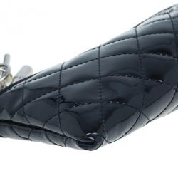 مملوكة مسبقًا Burberry Black Patent Leather Quilted Wrislet Clutch