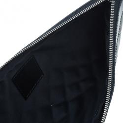 مملوكة مسبقًا Burberry Black Patent Leather Quilted Wrislet Clutch