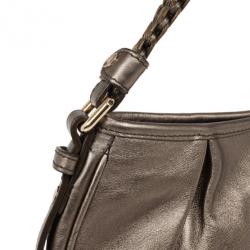 مملوكة مسبقًا Burberry Silver Medium Metallic Grainy Leather Hobo