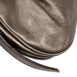 مملوكة مسبقًا Burberry Silver Medium Metallic Grainy Leather Hobo