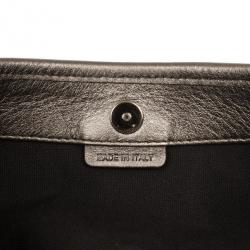 مملوكة مسبقًا Burberry Silver Medium Metallic Grainy Leather Hobo