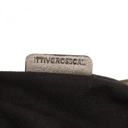 مملوكة مسبقًا Burberry Silver Medium Metallic Grainy Leather Hobo