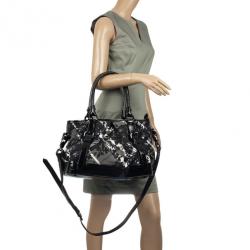 مملوكة مسبقًا Burberry Floral Check Tote Bag