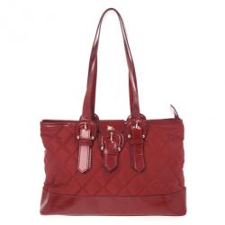 مملوكة مسبقًا Burberry Red Quilted Tote