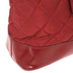 مملوكة مسبقًا Burberry Red Quilted Tote