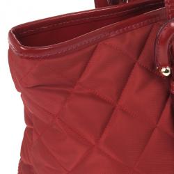 مملوكة مسبقًا Burberry Red Quilted Tote