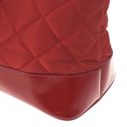 مملوكة مسبقًا Burberry Red Quilted Tote