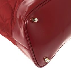 مملوكة مسبقًا Burberry Red Quilted Tote