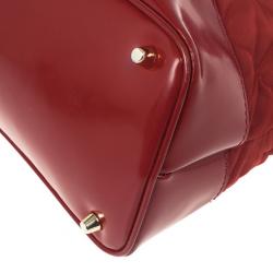 مملوكة مسبقًا Burberry Red Quilted Tote