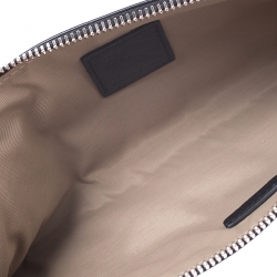 مملوكة مسبقًا حقيبة كلتش بربري بحزام معصم وسحاب جلد وPVC كاروهات نوفا سوداء