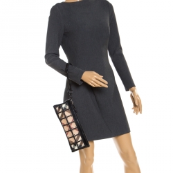 مملوكة مسبقًا حقيبة كلتش بربري بحزام معصم وسحاب جلد وPVC كاروهات نوفا سوداء