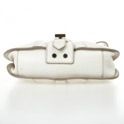 مملوكة مسبقًا Burberry Small Holyoake Leather Bag