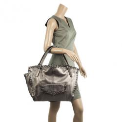 مملوكة مسبقًا Burberry Metallic Leather Tote