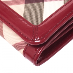 مملوكة مسبقًا Burberry Rasberry Nova Check PVC Penrose Continental Wallet