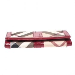 مملوكة مسبقًا Burberry Rasberry Nova Check PVC Penrose Continental Wallet