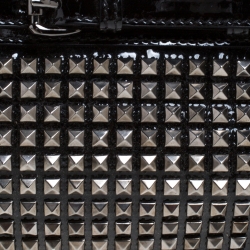 Pre Owned حقيبة كلاتش بربري حمالة معصم ترصيعات Hyde  جلد لامعة سوداء