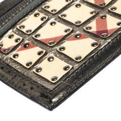 مملوكة مسبقًا Burberry Metallic/Beige Nova Check PVC and Leather Warrior Pouch