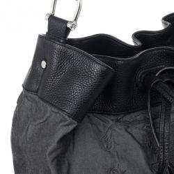 مملوكة مسبقًا Burberry Denim Drawstring Hobo