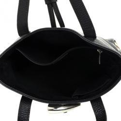 مملوكة مسبقًا Burberry Black Leather Horn Toggle Small Tote Bag