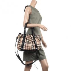 مملوكة مسبقًا Burberry Nova Check Cartridge Pleat Tote
