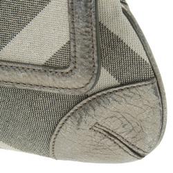 مملوكة مسبقًا Burberry Grey Shimmer Check Wristlet