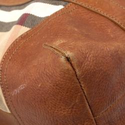 مملوكة مسبقًا Burberry Tan and House Check Drawstring Shoulder Bag