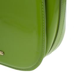مملوكة مسبقًا حقيبة كتف بربري جلد لامع أخضر